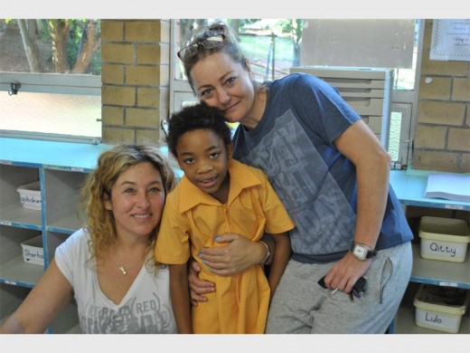 Janine Joselowitz and Joanne Nomis say goodbye to Ella Nomis.